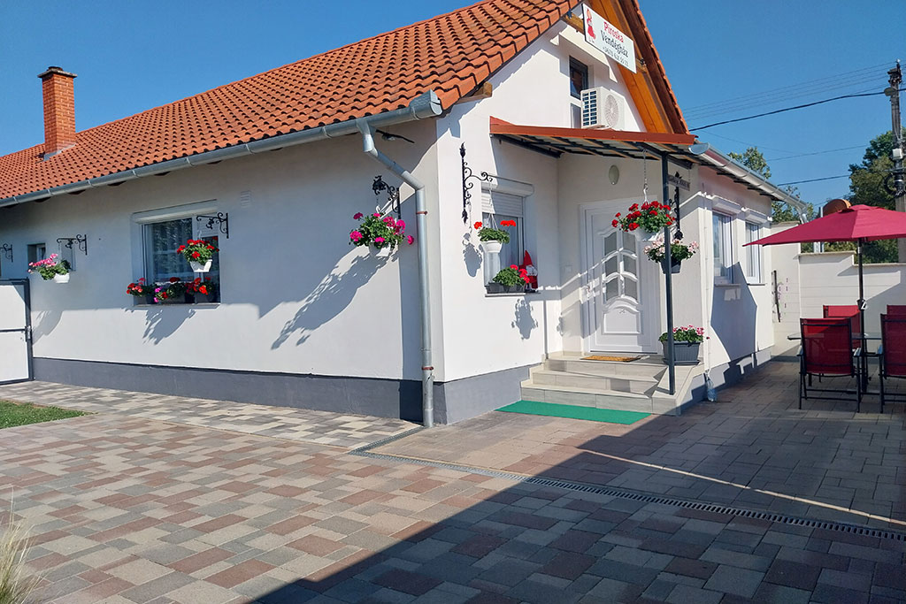 piroska_vendeghaz_udvar_3